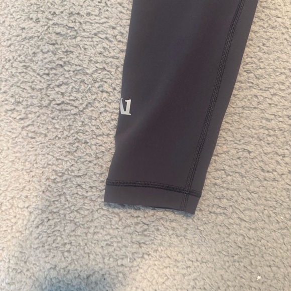 Vuori Jogger Athletic Pants Women Small 30” Gray  Ankle Zip Mid Rise  Zip Pocket - Picture 8 of 11